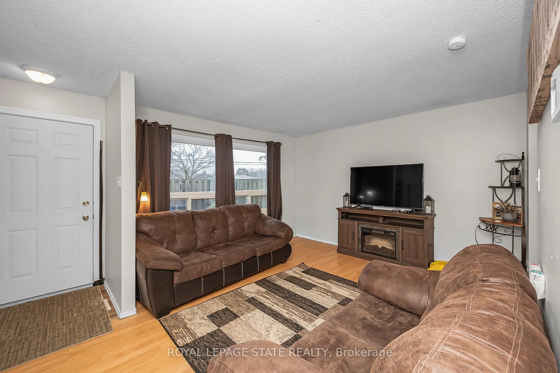 Photo 9 of Unit 2, 165 Limeridge Road W, Hamilton, Rolston — HOMEH