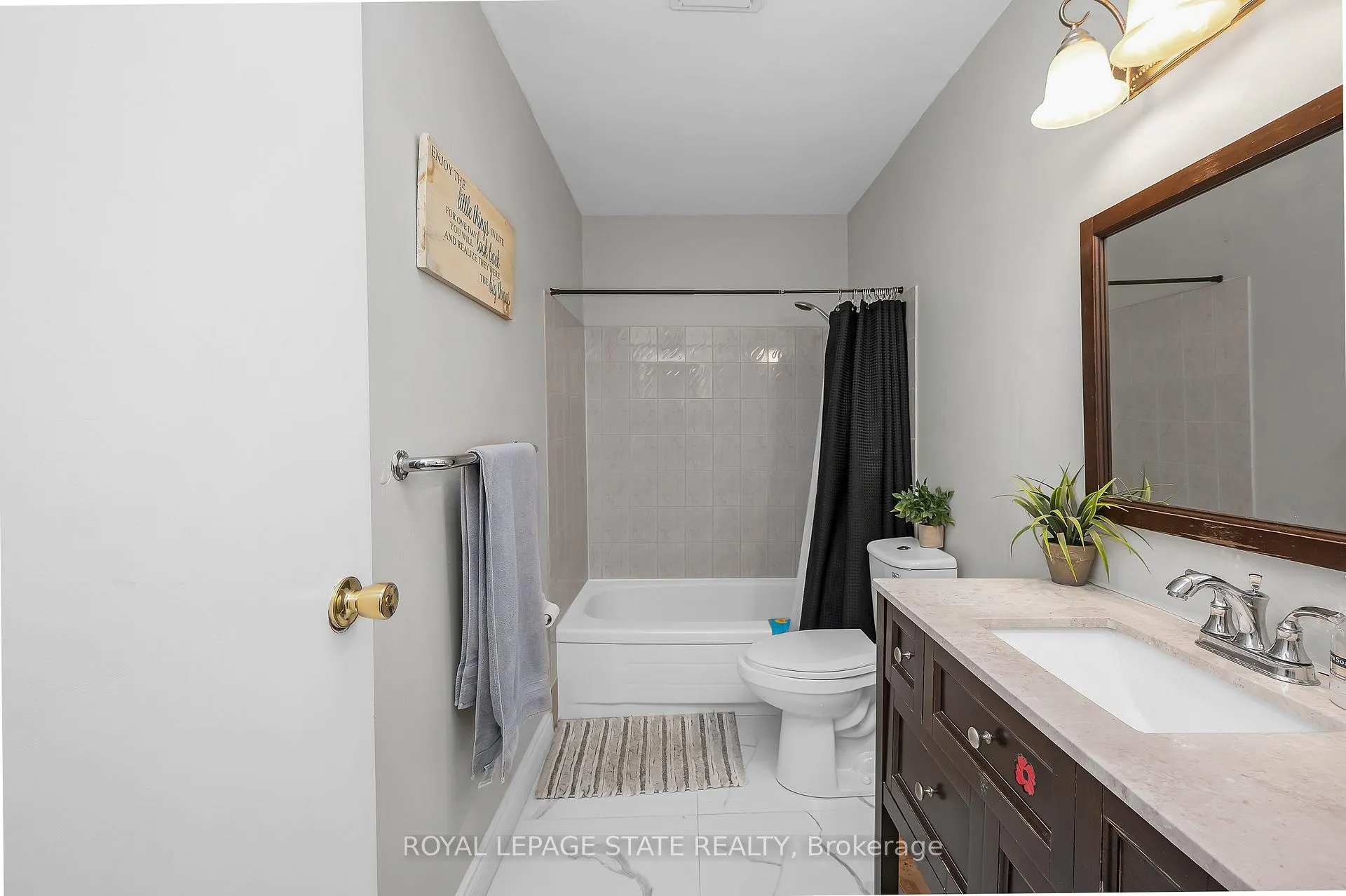 Photo 15 of Unit 2, 165 Limeridge Road W, Hamilton, Rolston — HOMEH