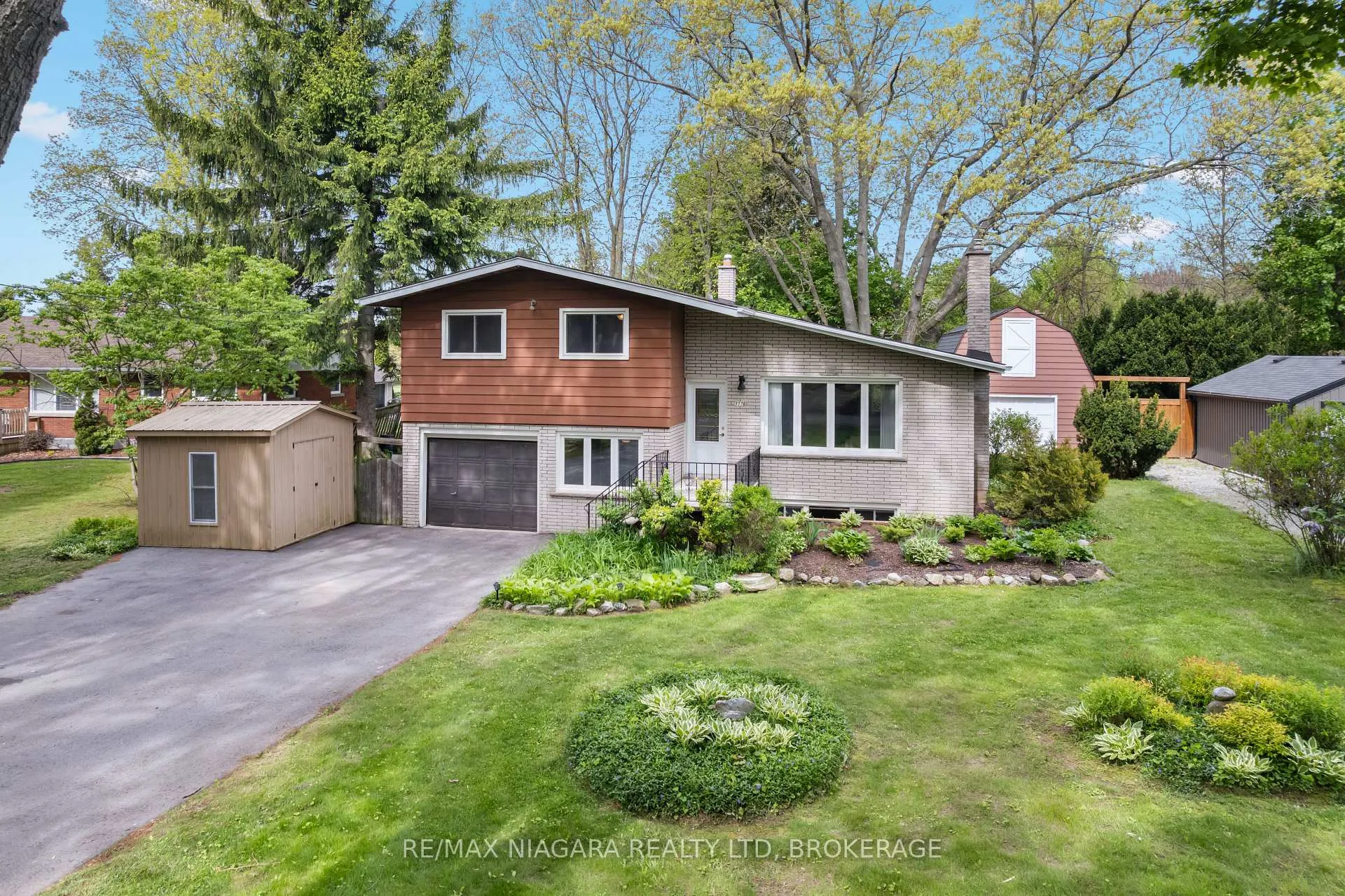 Photo 1 of 1176 Sunset Drive, Pelham, Fenwick — HOMEH