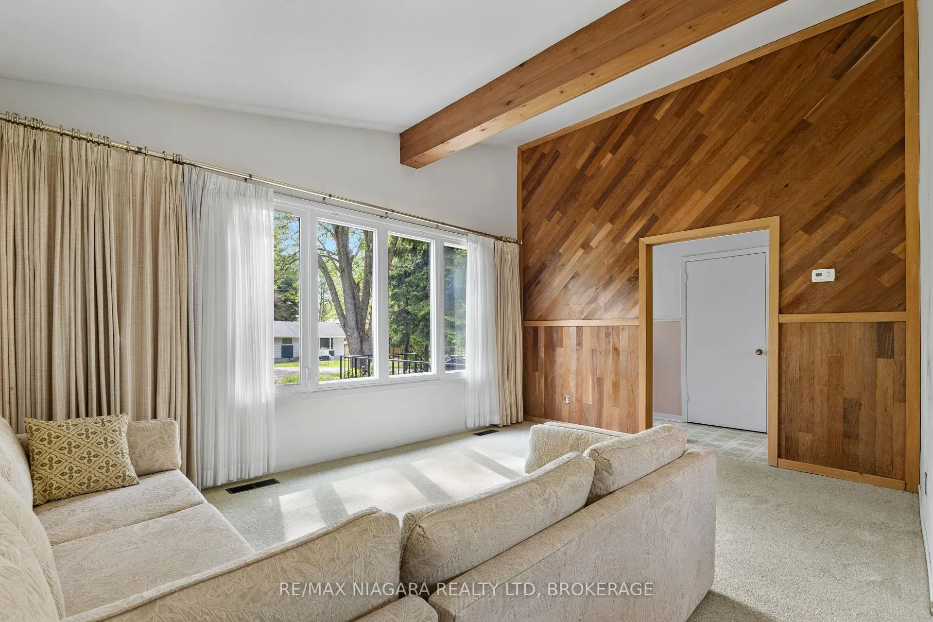 Photo 11 of 1176 Sunset Drive, Pelham, Fenwick — HOMEH