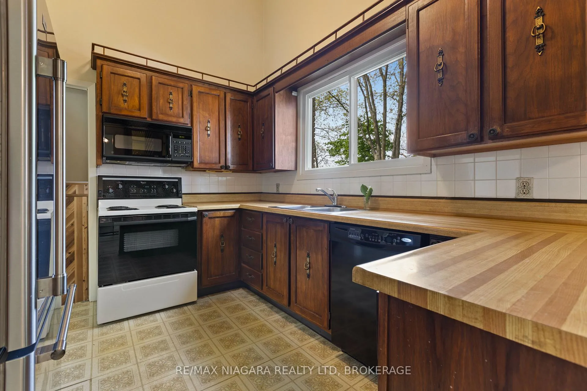Photo 16 of 1176 Sunset Drive, Pelham, Fenwick — HOMEH