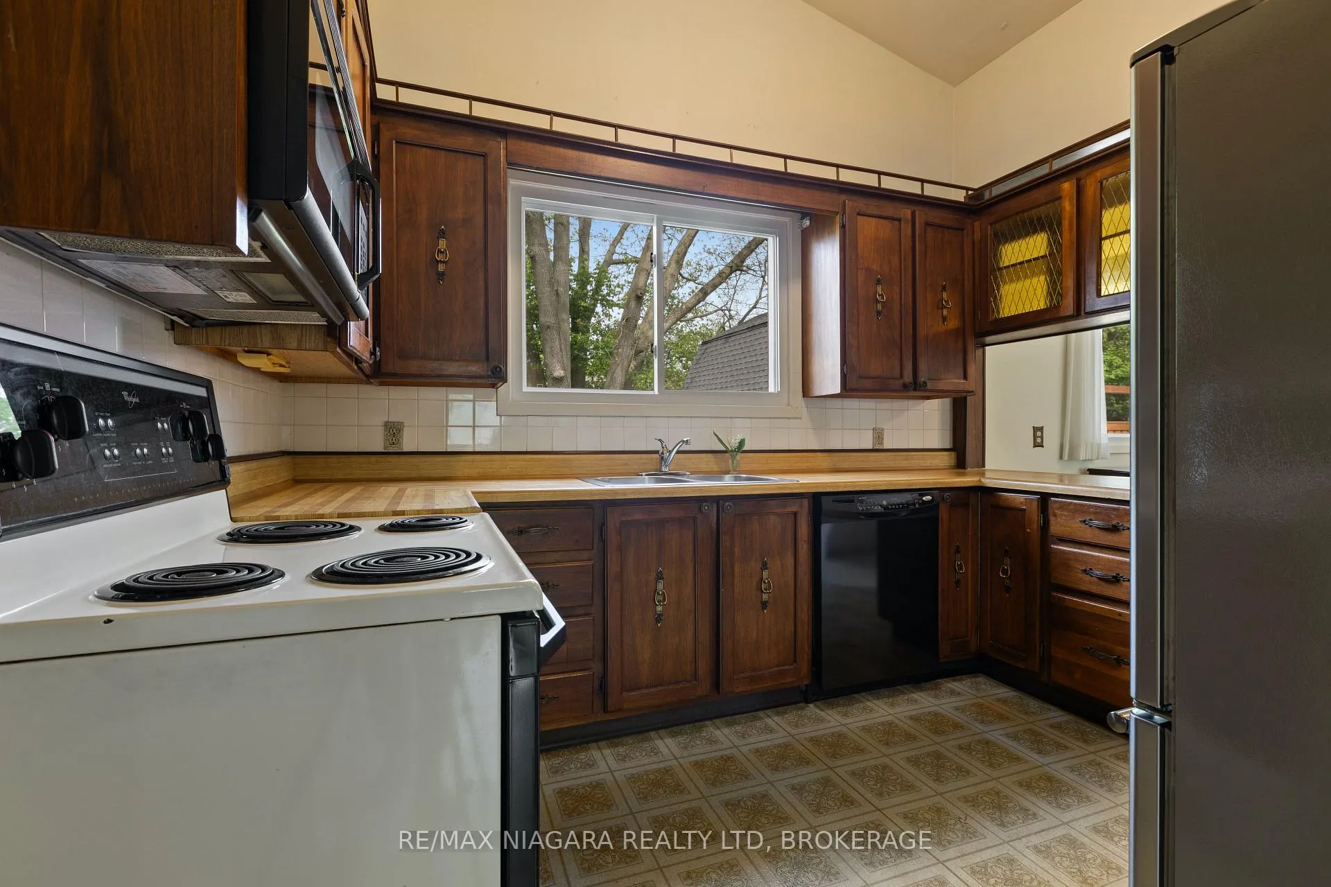Photo 17 of 1176 Sunset Drive, Pelham, Fenwick — HOMEH