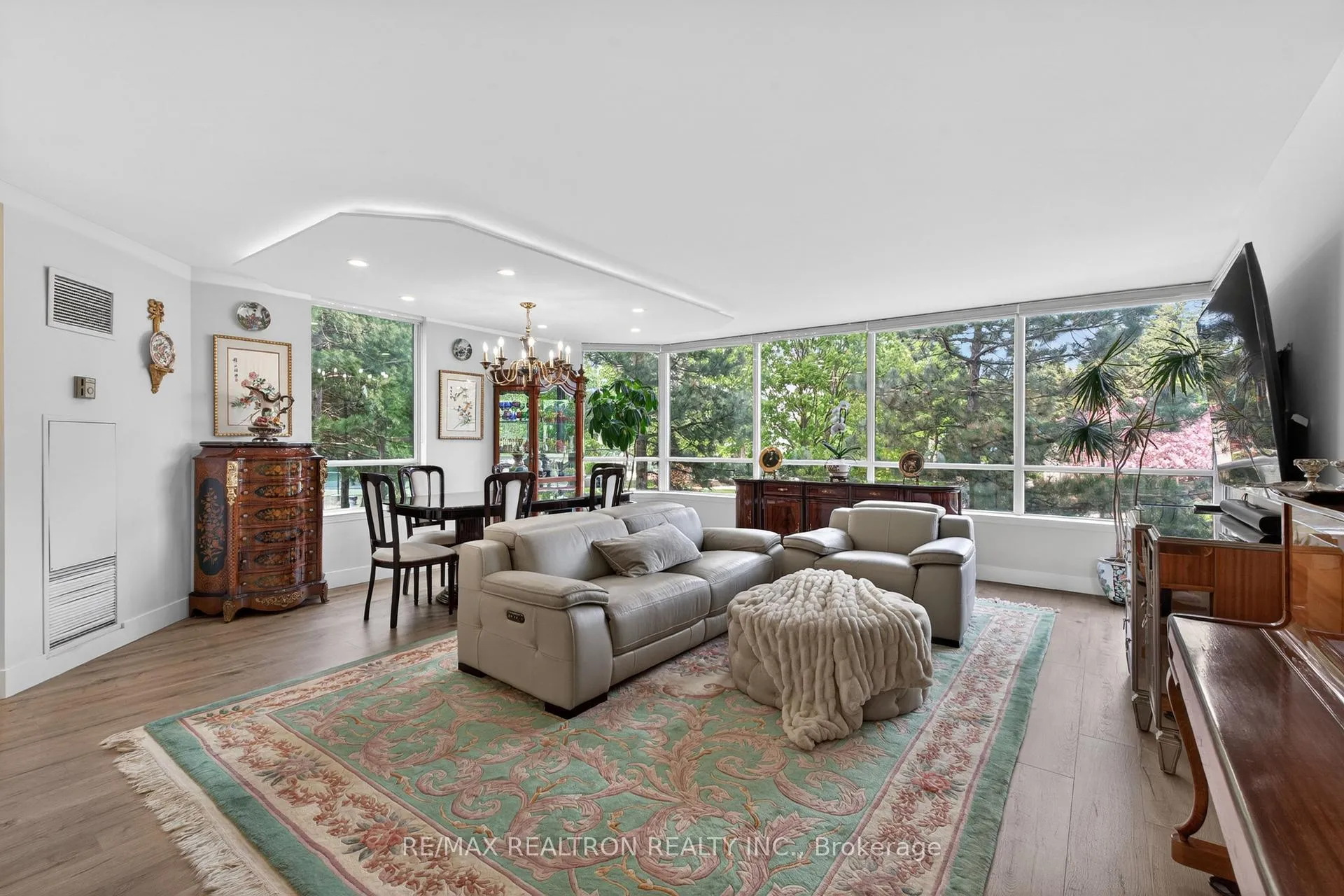 Photo 2 of Unit 203, 110 Promenade Circle, Vaughan, Brownridge — HOMEH