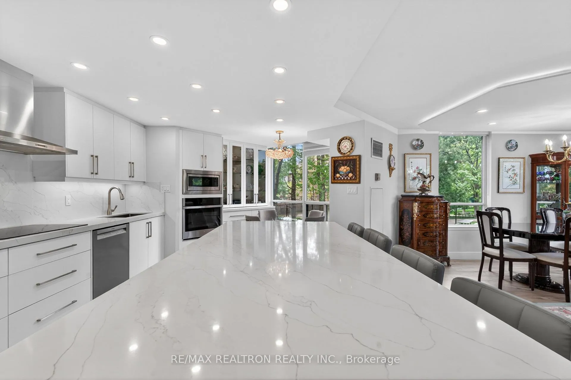 Photo 6 of Unit 203, 110 Promenade Circle, Vaughan, Brownridge — HOMEH
