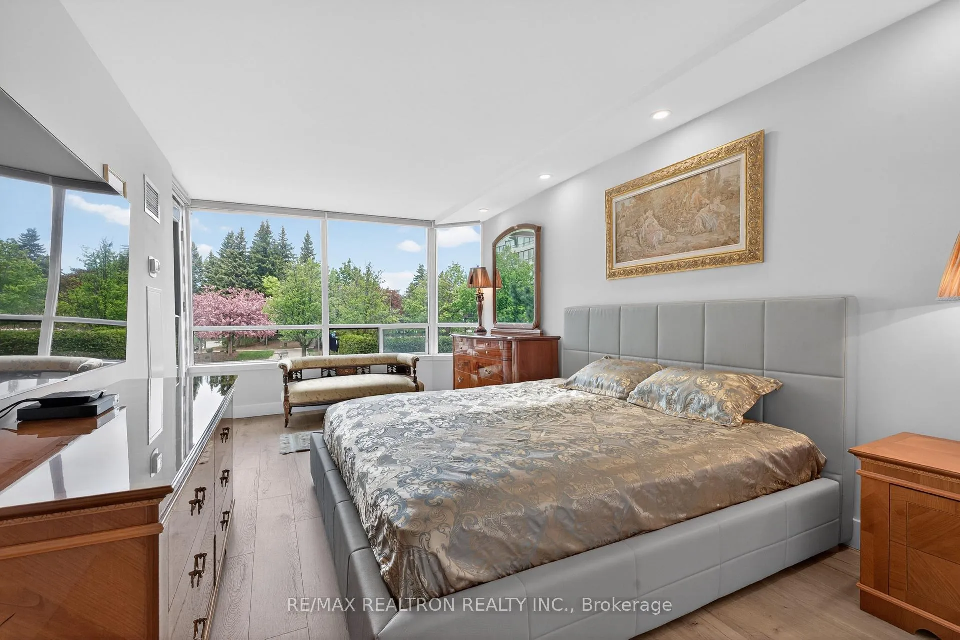 Photo 23 of Unit 203, 110 Promenade Circle, Vaughan, Brownridge — HOMEH