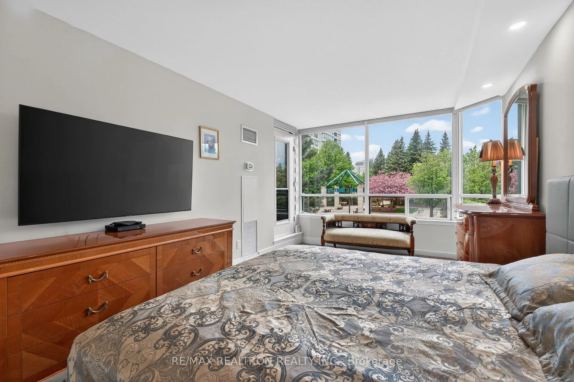 Photo 24 of Unit 203, 110 Promenade Circle, Vaughan, Brownridge — HOMEH