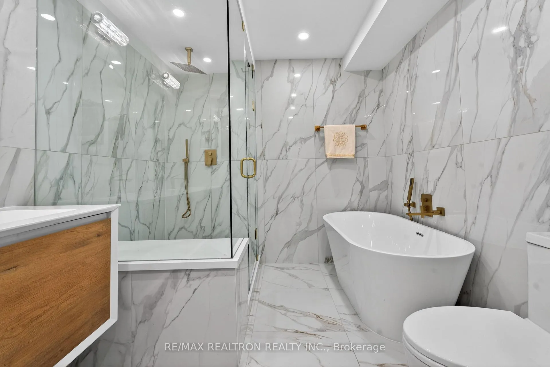 Photo 26 of Unit 203, 110 Promenade Circle, Vaughan, Brownridge — HOMEH