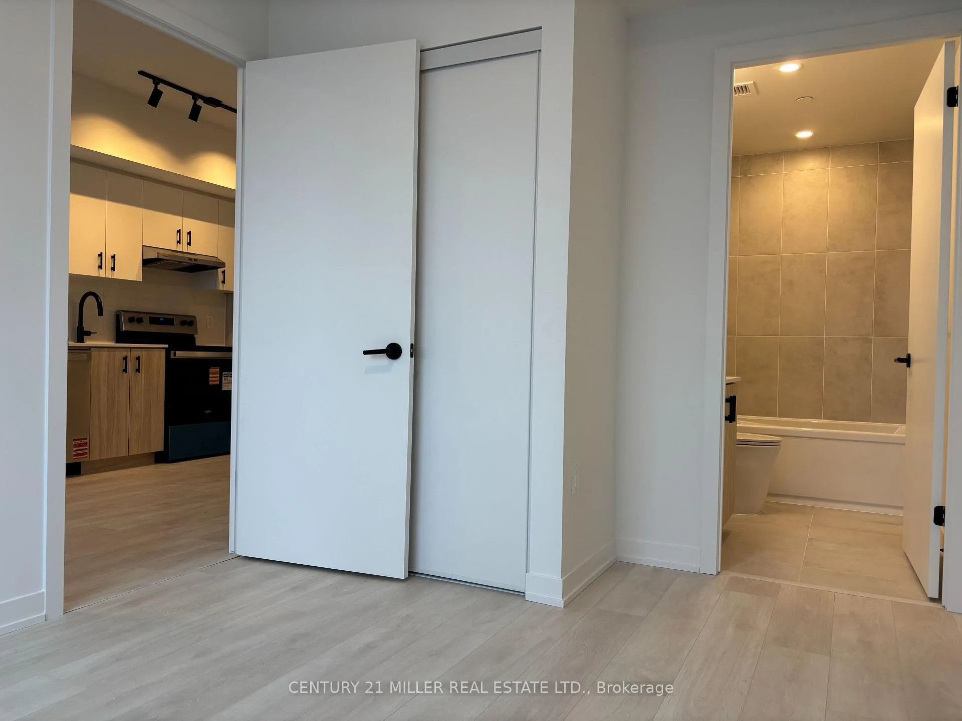 Photo 5 of Unit C1504, 4878 Powers Common, Burlington, Alton — HOMEH