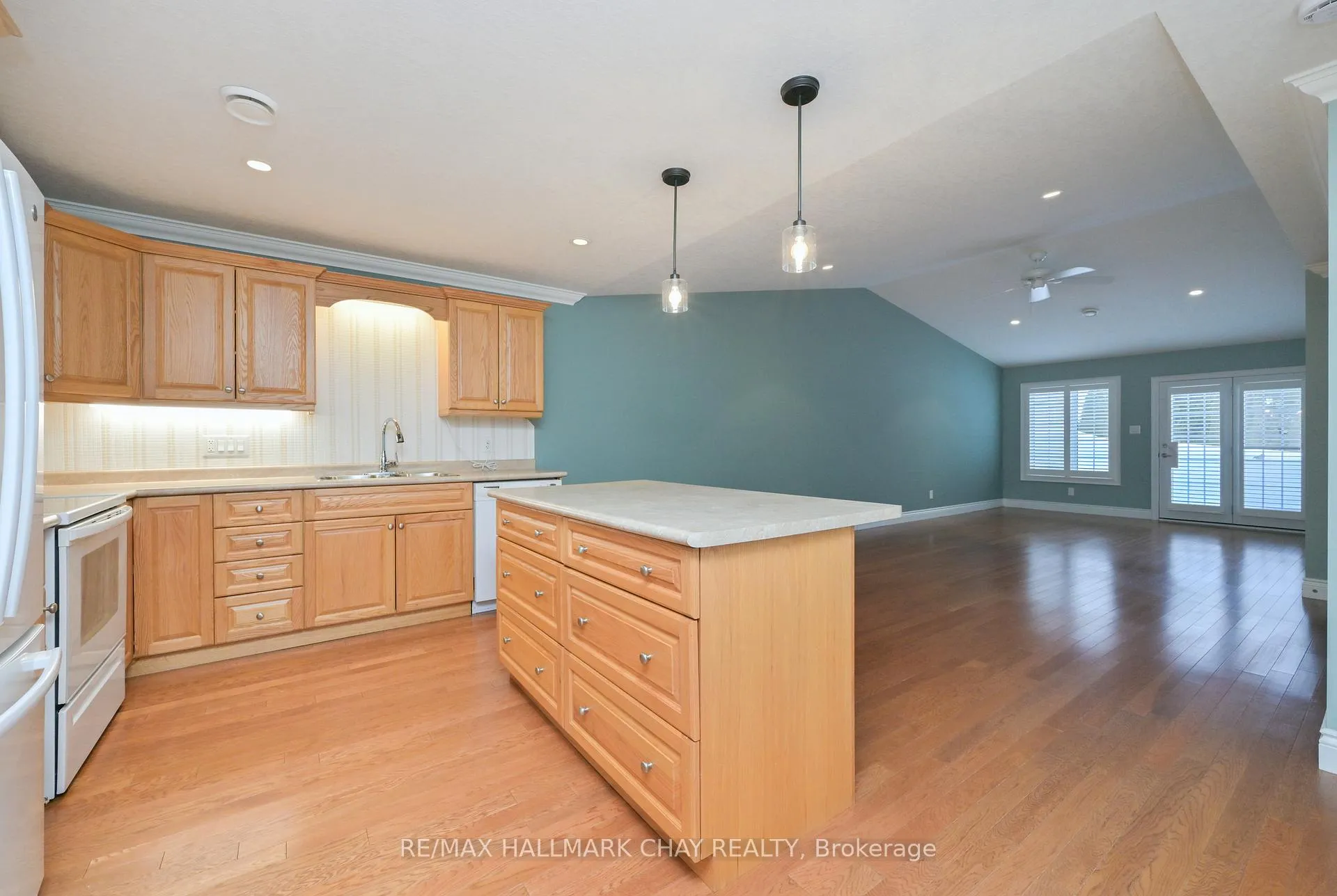 Photo 5 of 140 Meadow Lane, Wasaga Beach — HOMEH