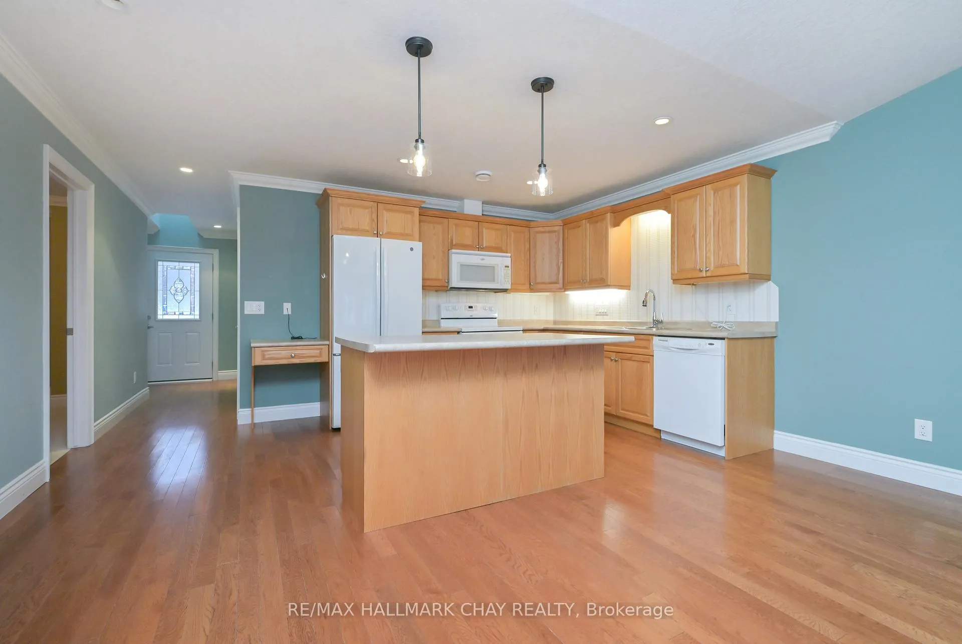 Photo 7 of 140 Meadow Lane, Wasaga Beach — HOMEH