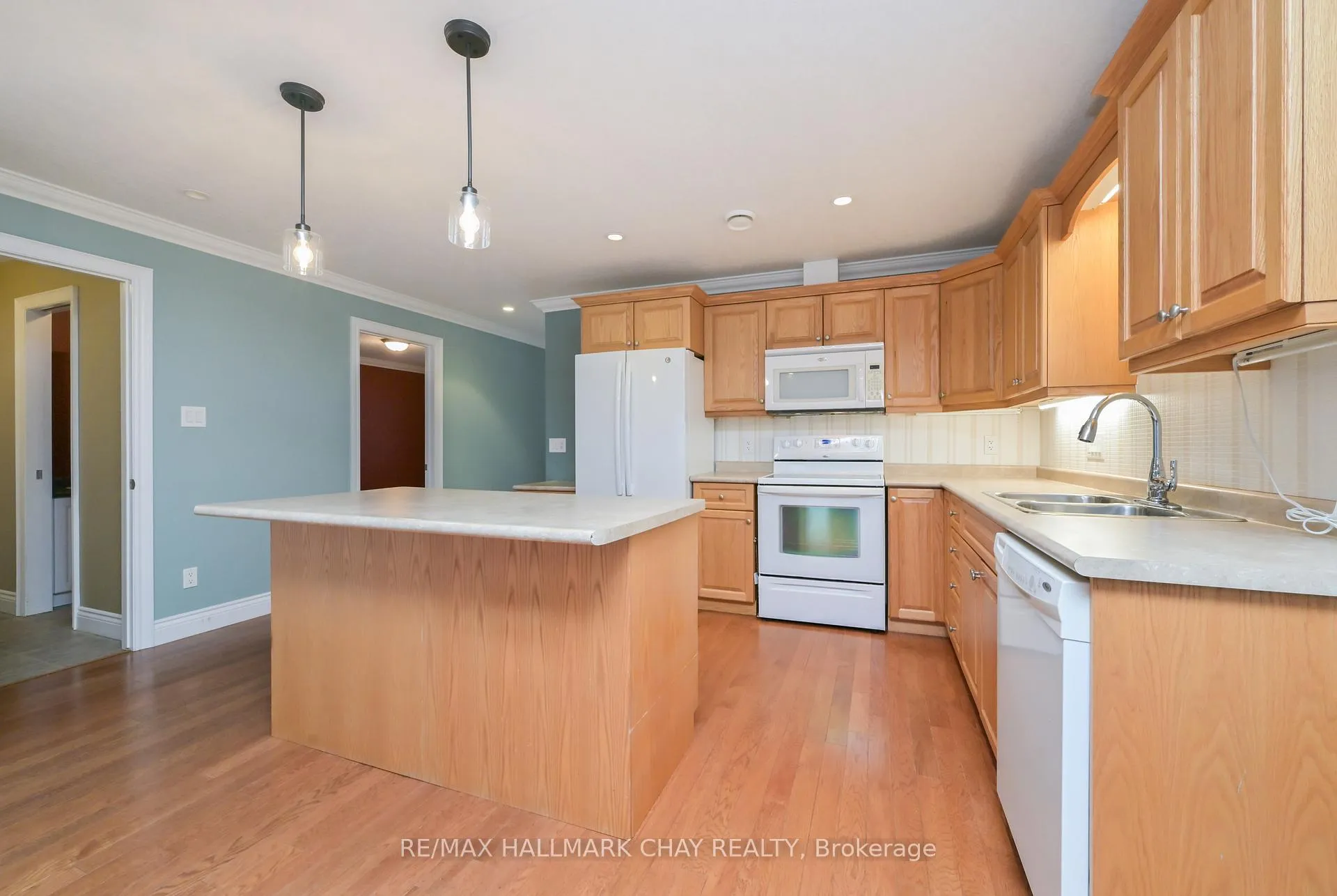 Photo 8 of 140 Meadow Lane, Wasaga Beach — HOMEH