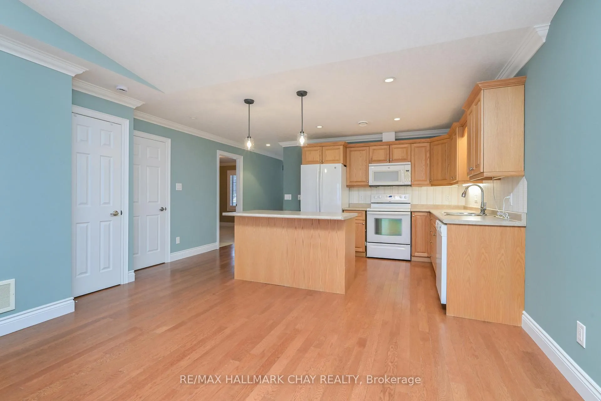 Photo 9 of 140 Meadow Lane, Wasaga Beach — HOMEH