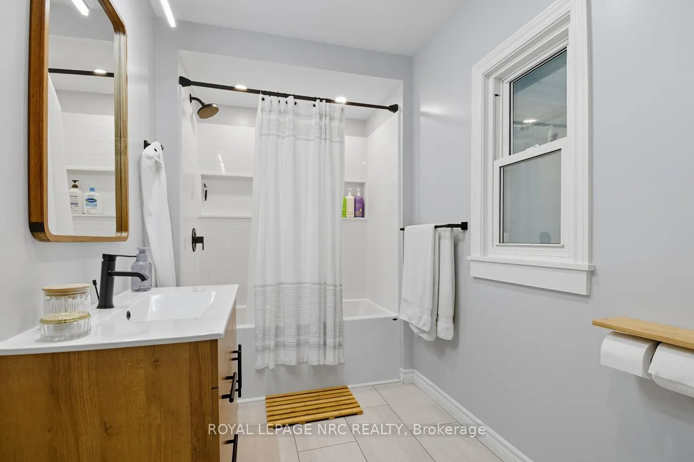 Photo 11 of 2459 Thompson Road, Niagara Falls, Church's Lane — HOMEH