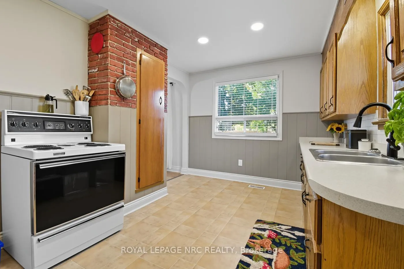 Photo 13 of 2459 Thompson Road, Niagara Falls, Church's Lane — HOMEH