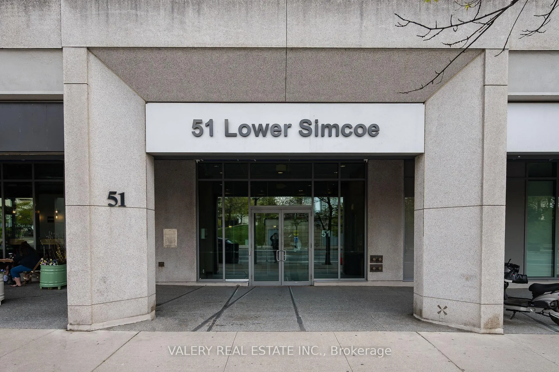 Photo 3 of Unit 1810, 51 Lower Simcoe Street, Toronto, Waterfront Communities — HOMEH