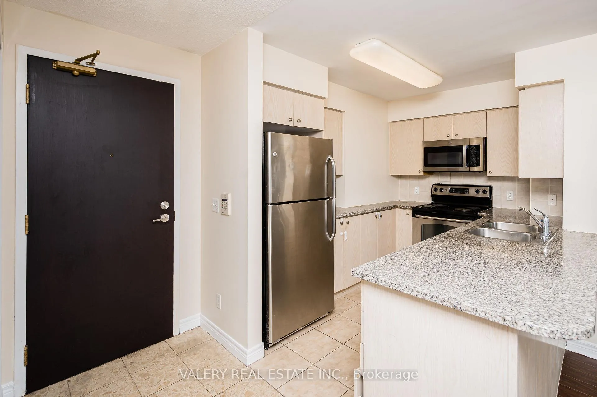 Photo 5 of Unit 1810, 51 Lower Simcoe Street, Toronto, Waterfront Communities — HOMEH