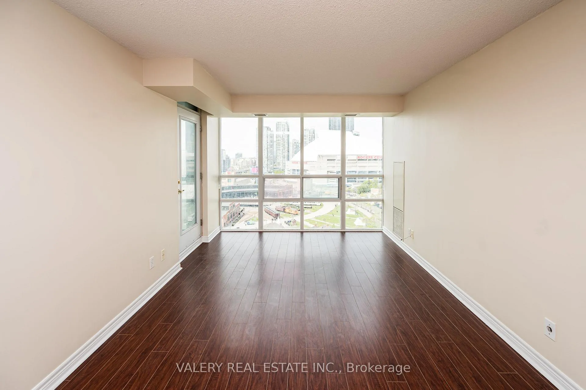 Photo 9 of Unit 1810, 51 Lower Simcoe Street, Toronto, Waterfront Communities — HOMEH