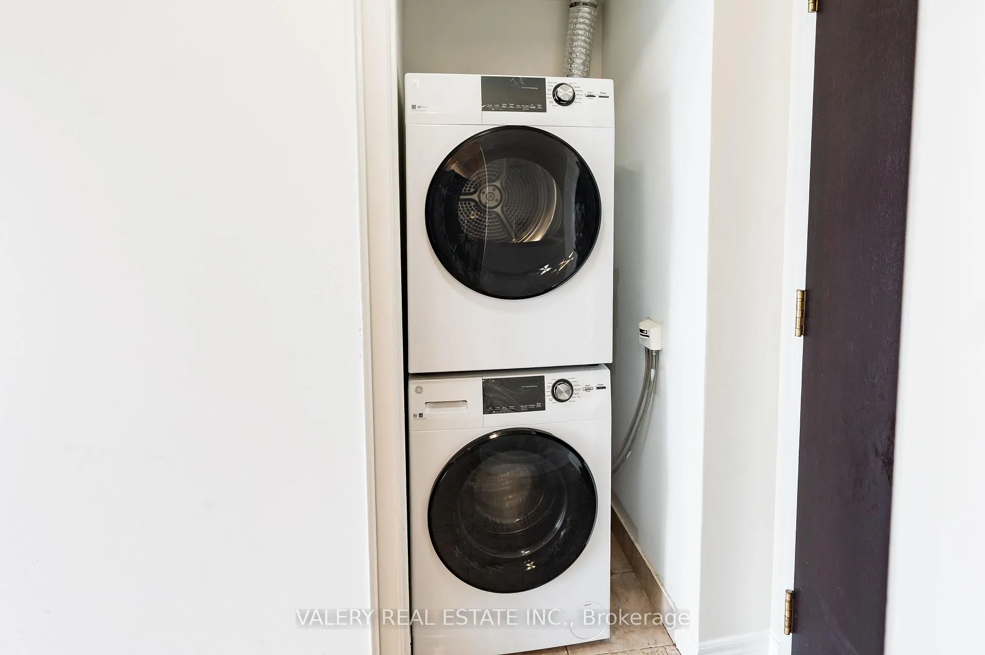 Photo 16 of Unit 1810, 51 Lower Simcoe Street, Toronto, Waterfront Communities — HOMEH
