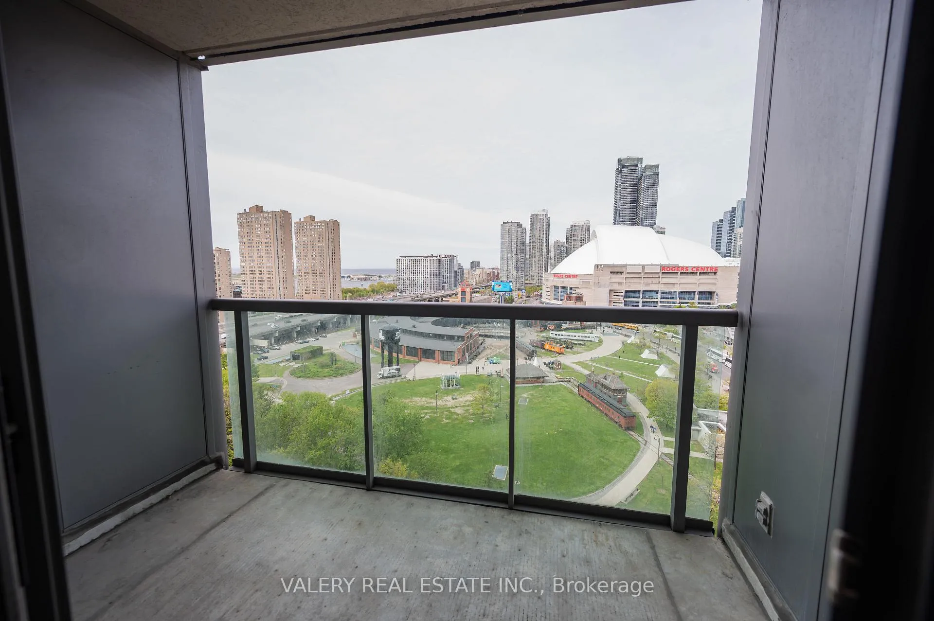 Photo 18 of Unit 1810, 51 Lower Simcoe Street, Toronto, Waterfront Communities — HOMEH