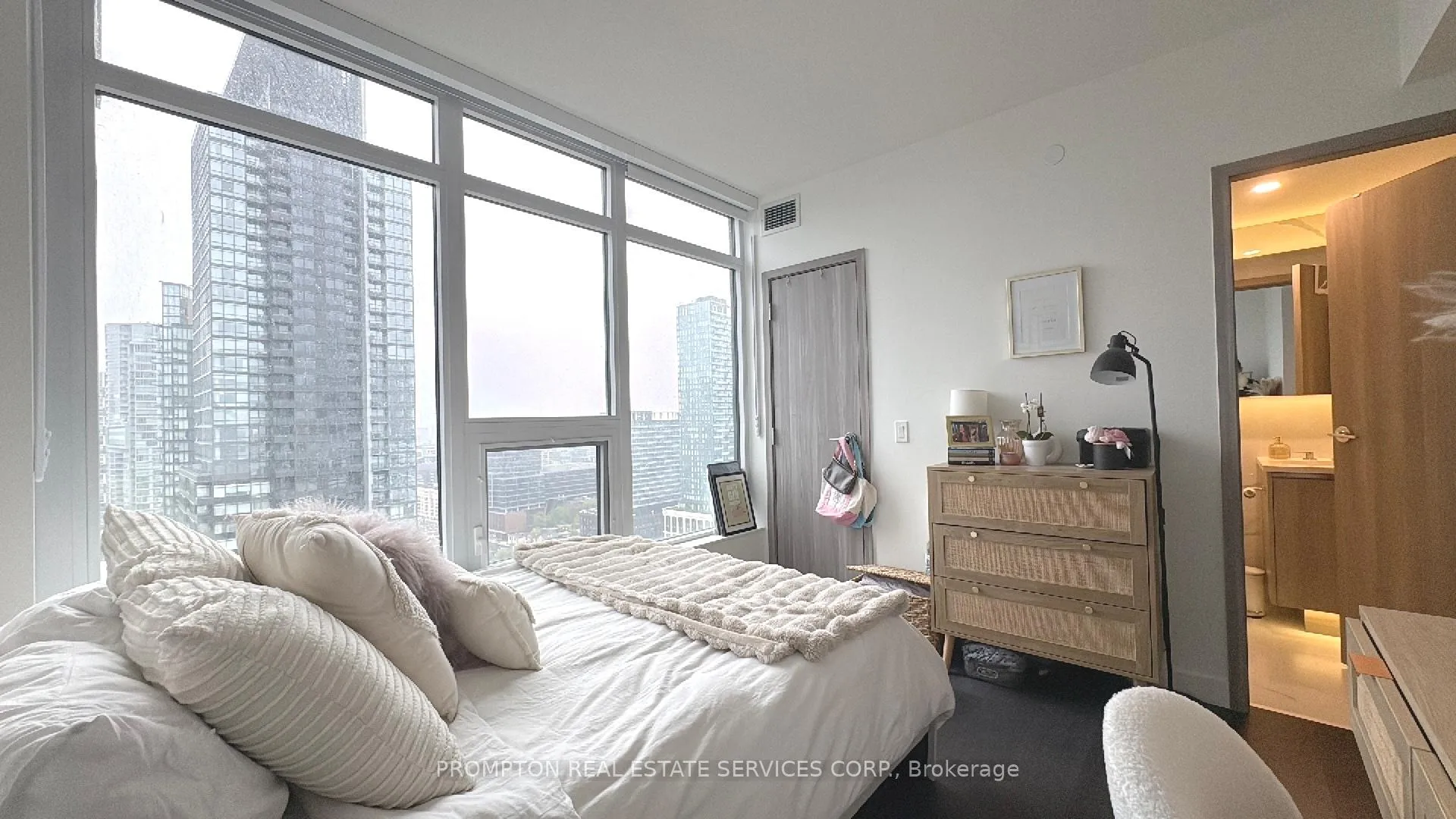 Photo 10 of Unit 3103, 3 Concord Cityplace Way, Toronto, Waterfront Communities — HOMEH