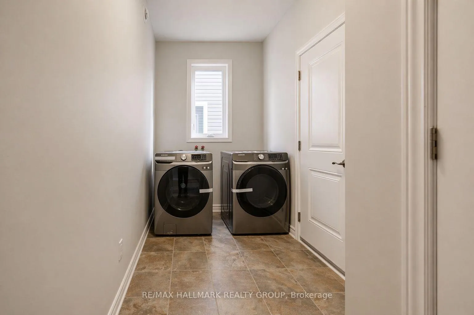 Photo 9 of 113 Seabert Drive, Arnprior — HOMEH