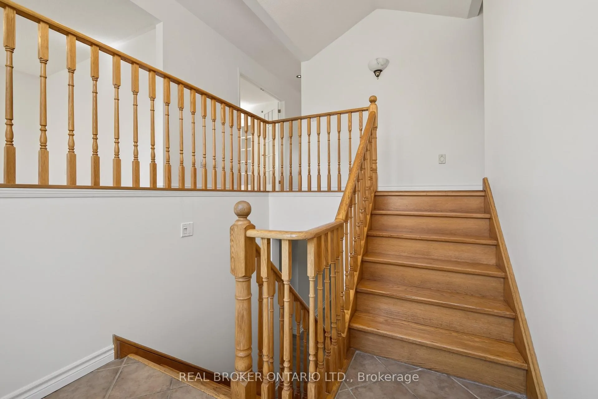 Photo 2 of 198 Columbia Road, Barrie, Holly — HOMEH