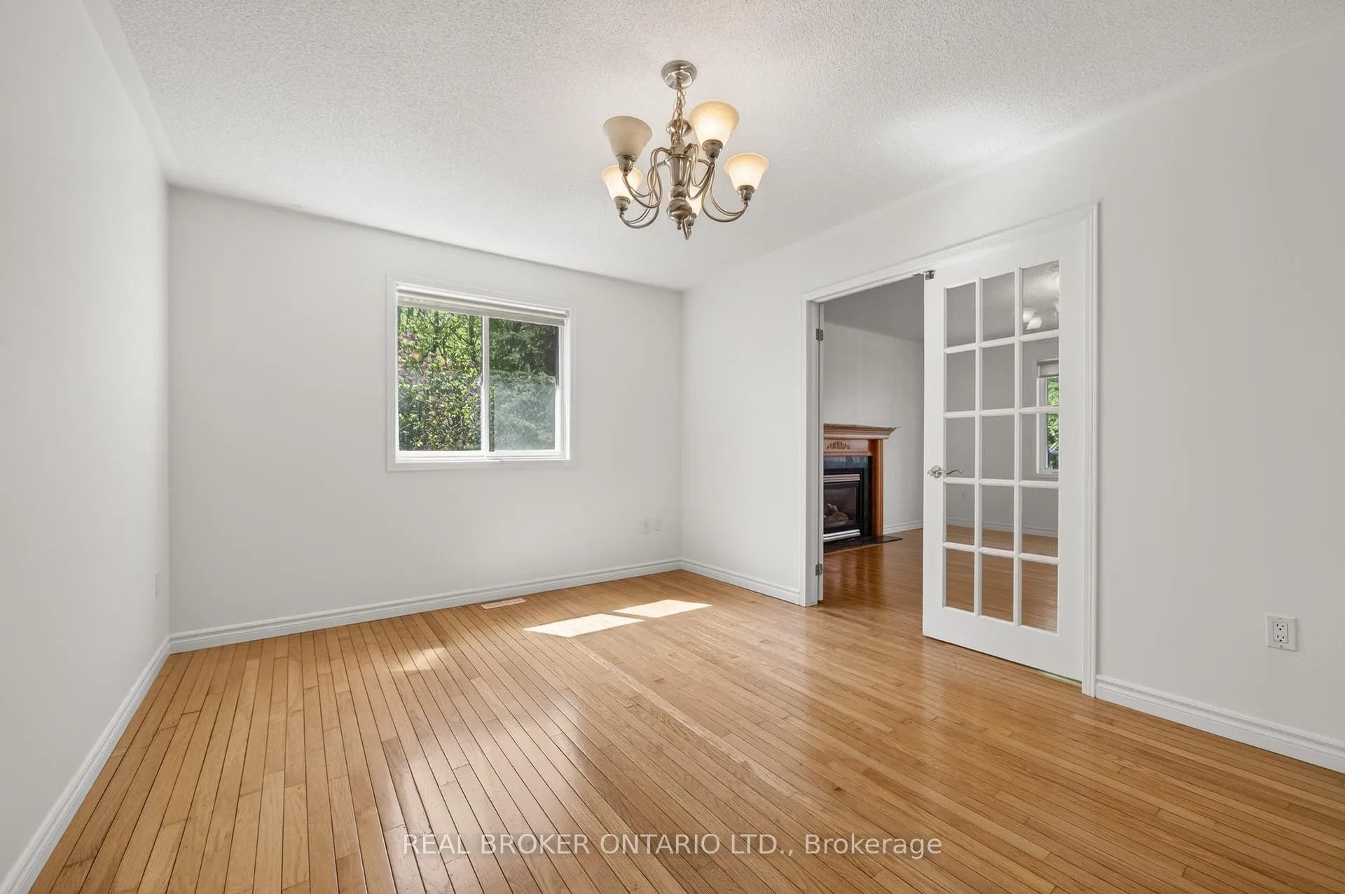 Photo 3 of 198 Columbia Road, Barrie, Holly — HOMEH