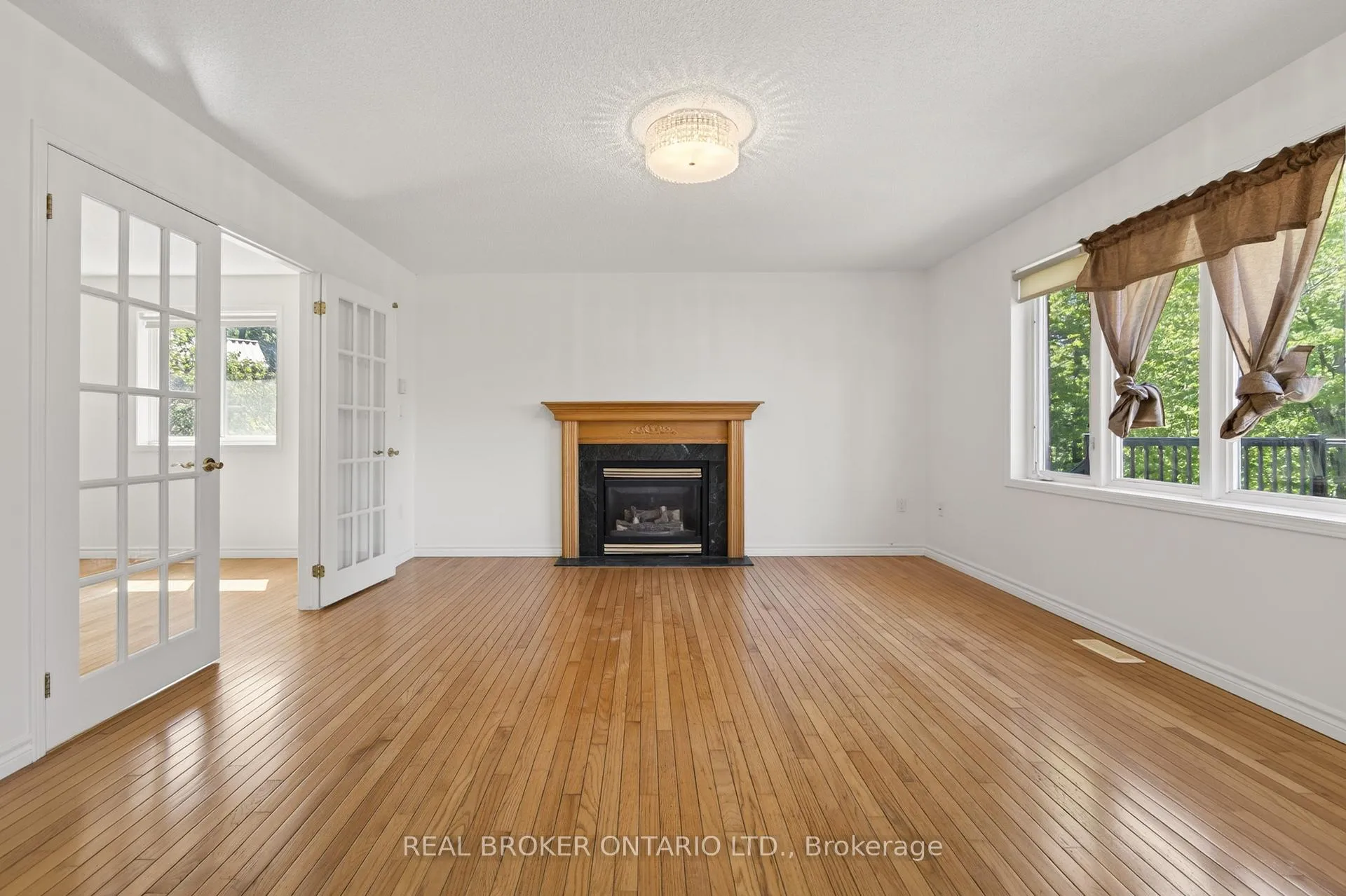 Photo 5 of 198 Columbia Road, Barrie, Holly — HOMEH