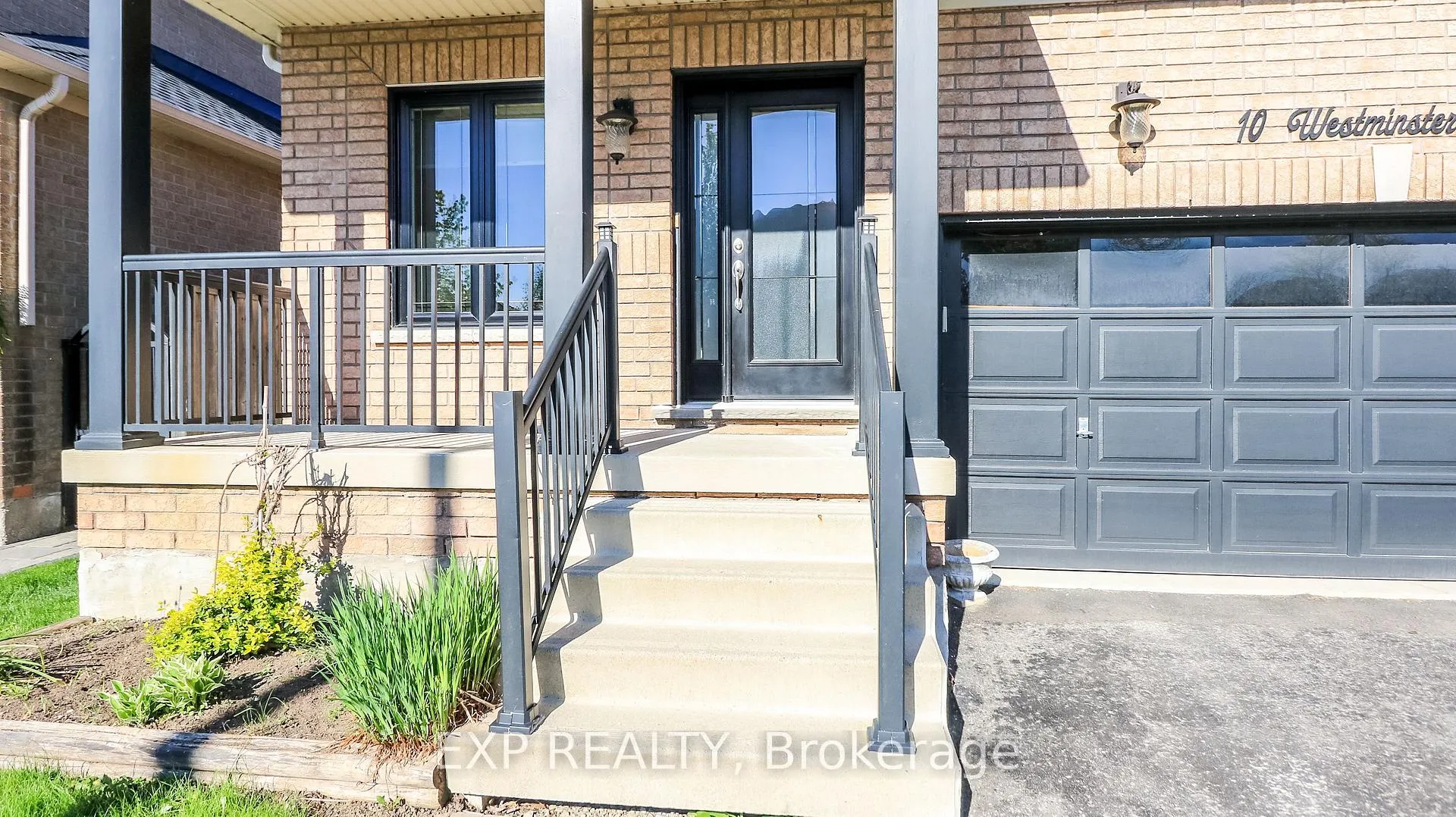 Photo 2 of 10 Westminster Circle, Barrie, Innis-Shore — HOMEH