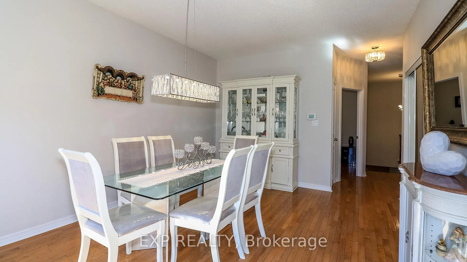 Photo 4 of 10 Westminster Circle, Barrie, Innis-Shore — HOMEH