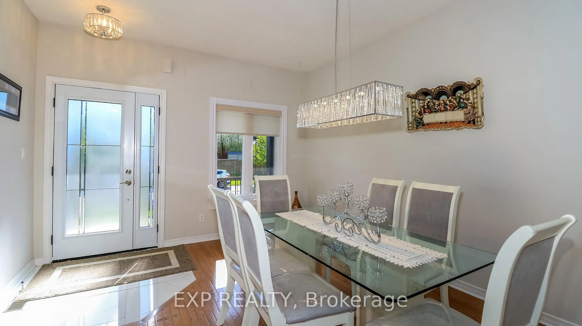Photo 5 of 10 Westminster Circle, Barrie, Innis-Shore — HOMEH