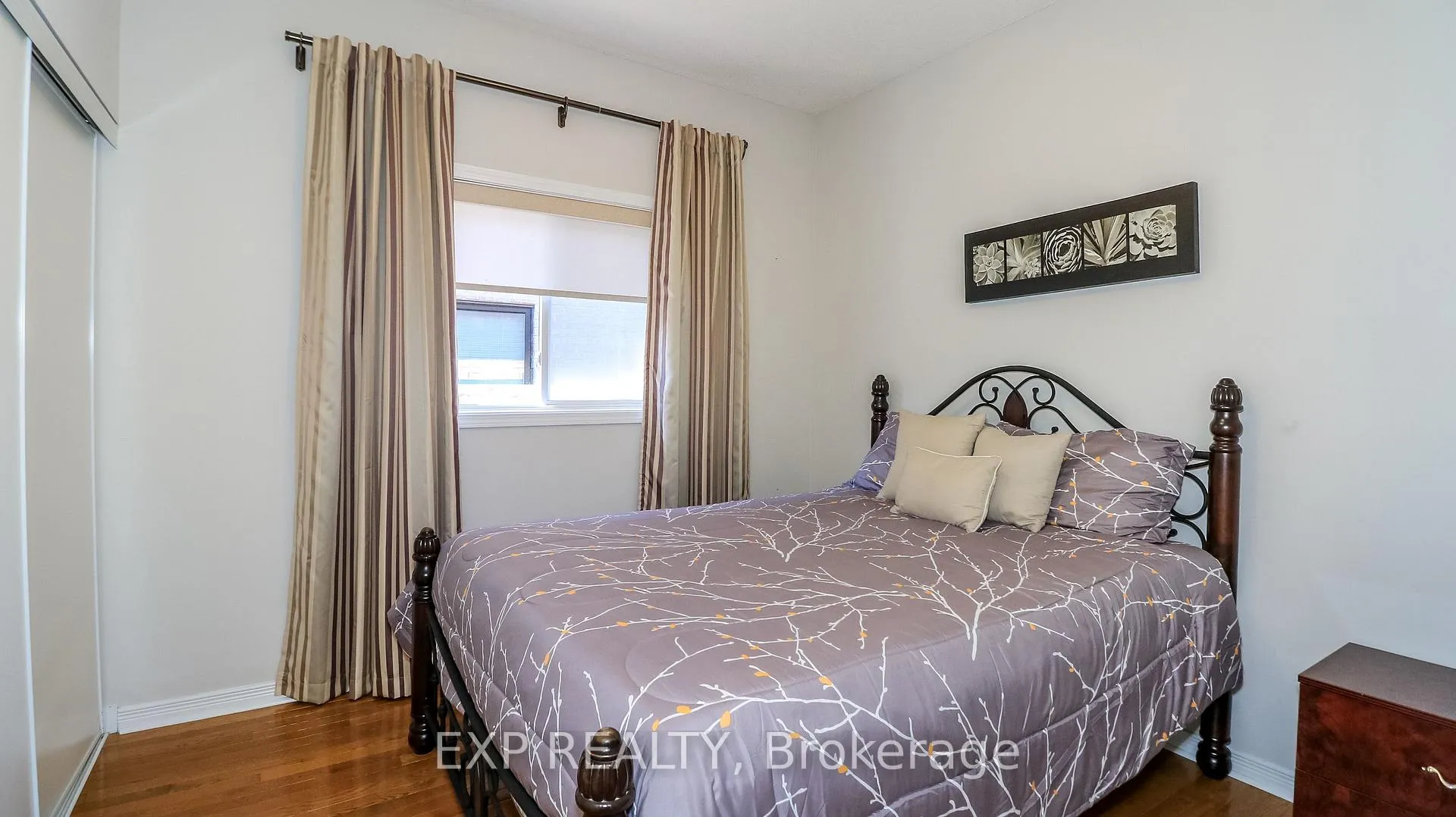 Photo 6 of 10 Westminster Circle, Barrie, Innis-Shore — HOMEH
