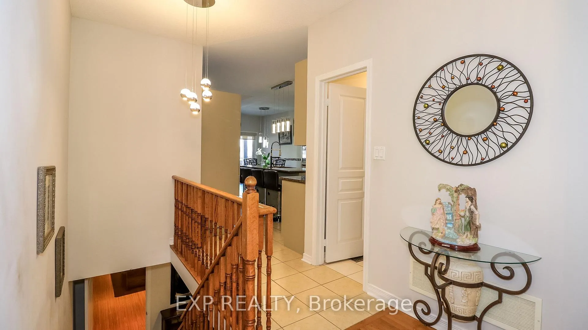Photo 7 of 10 Westminster Circle, Barrie, Innis-Shore — HOMEH