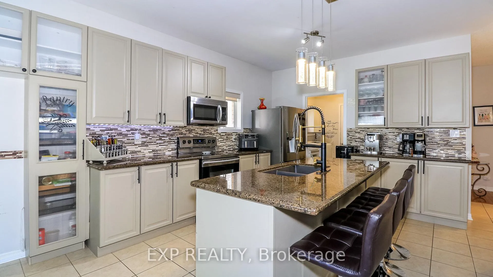 Photo 10 of 10 Westminster Circle, Barrie, Innis-Shore — HOMEH