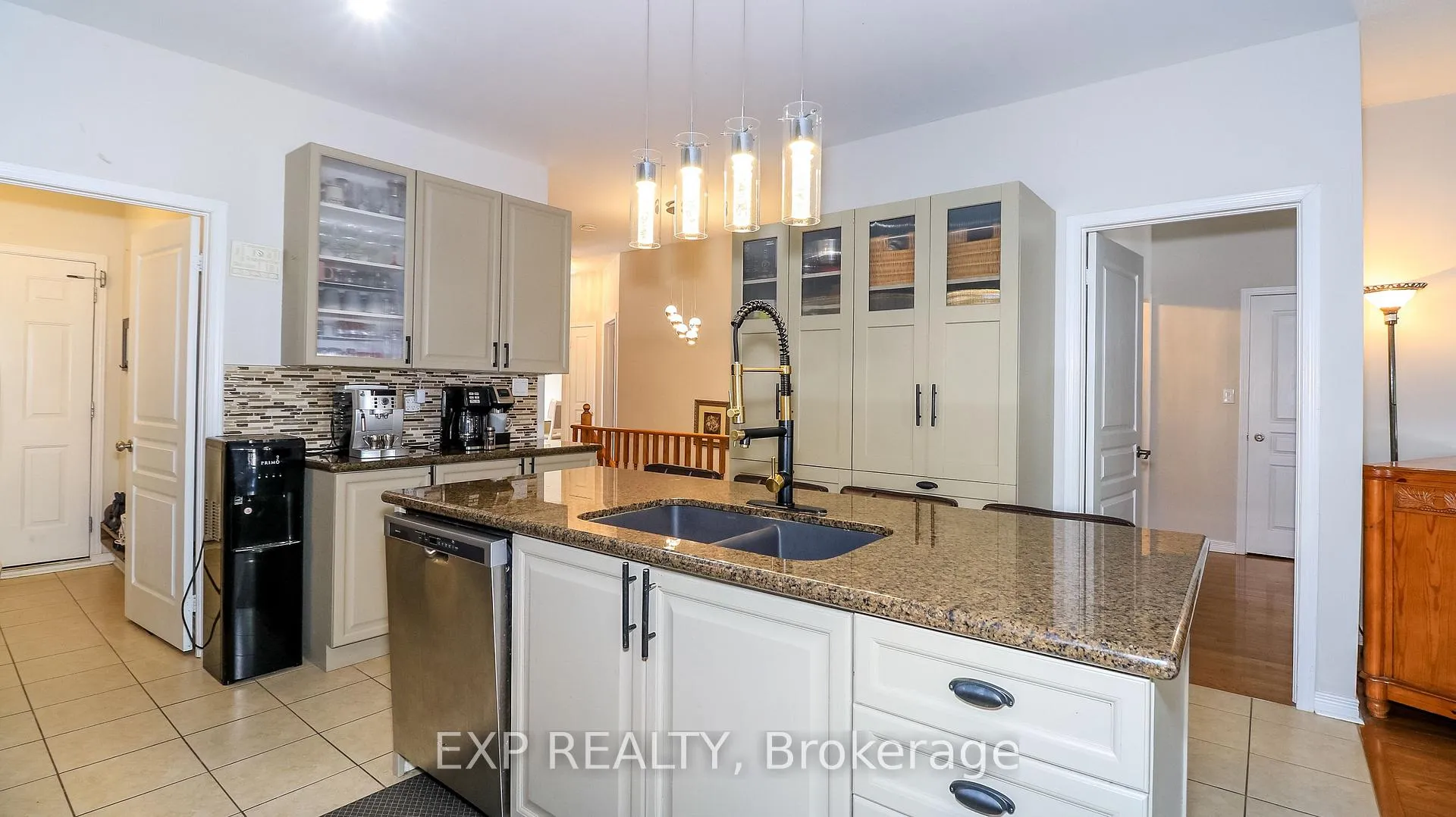 Photo 12 of 10 Westminster Circle, Barrie, Innis-Shore — HOMEH