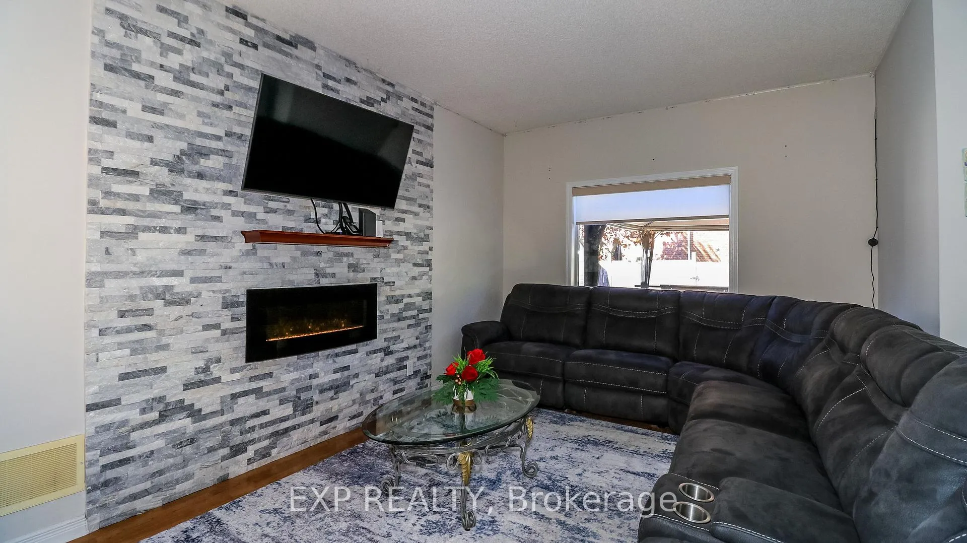 Photo 17 of 10 Westminster Circle, Barrie, Innis-Shore — HOMEH