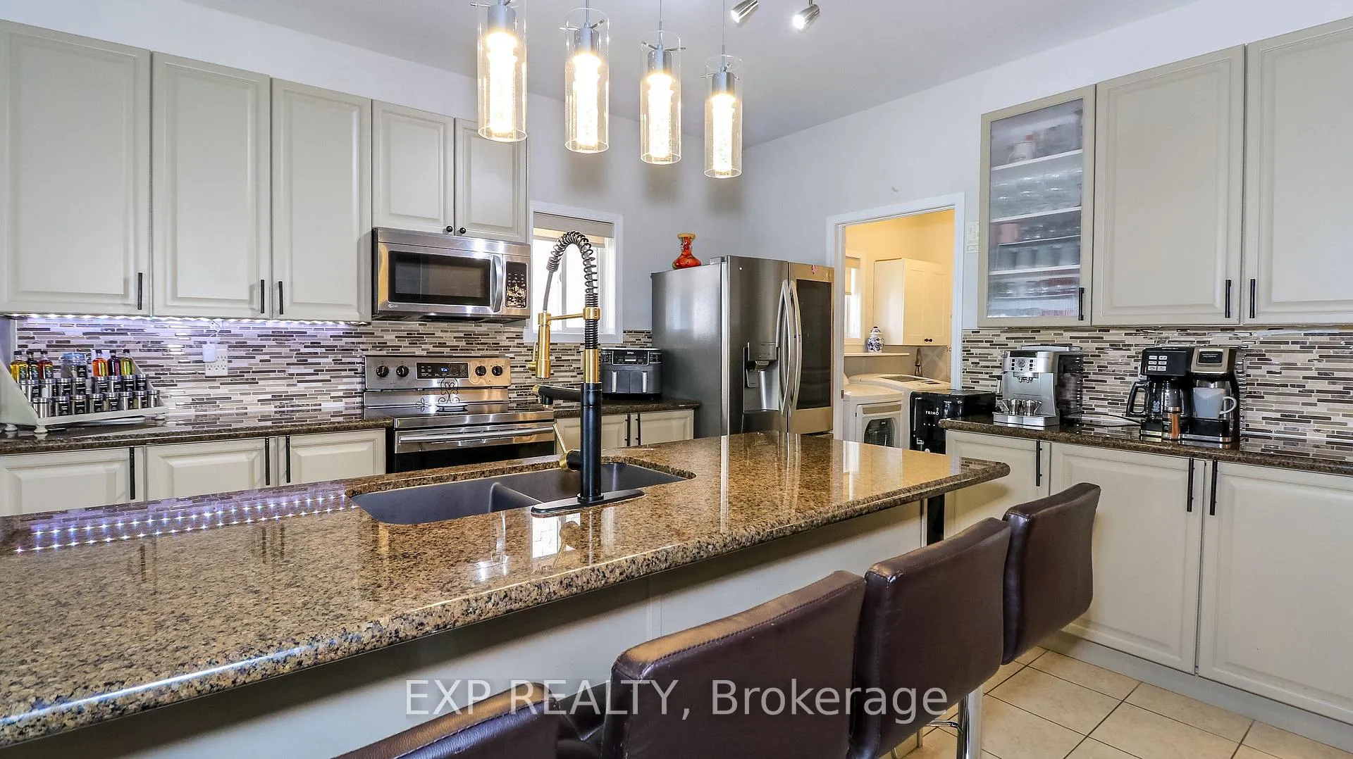 Photo 19 of 10 Westminster Circle, Barrie, Innis-Shore — HOMEH