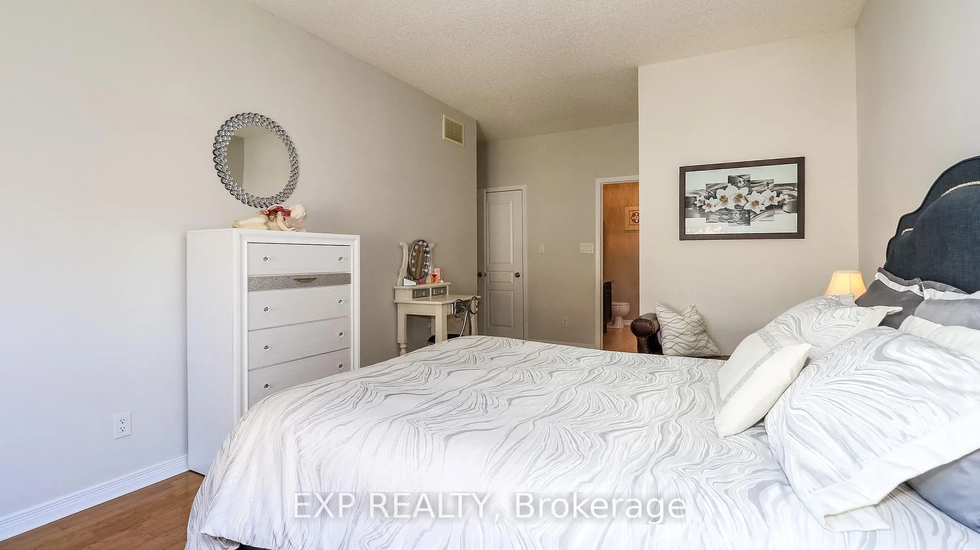 Photo 22 of 10 Westminster Circle, Barrie, Innis-Shore — HOMEH