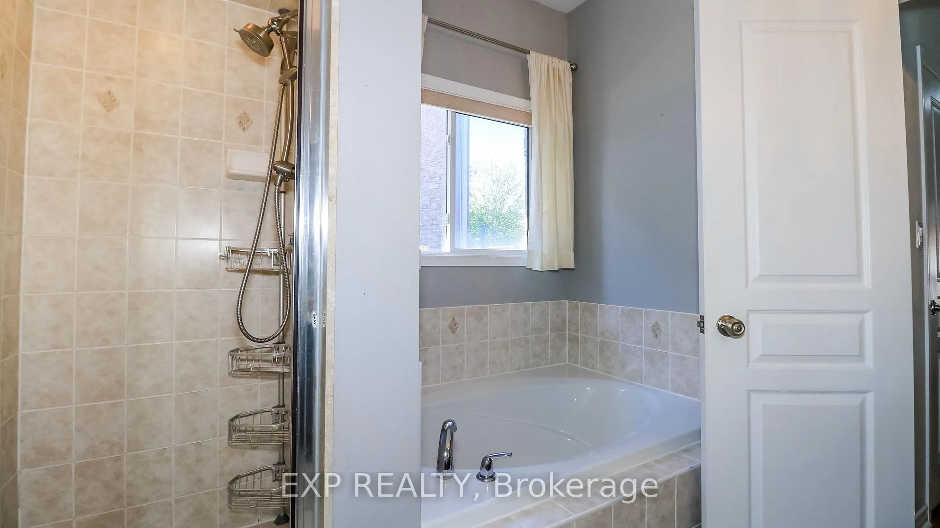 Photo 24 of 10 Westminster Circle, Barrie, Innis-Shore — HOMEH