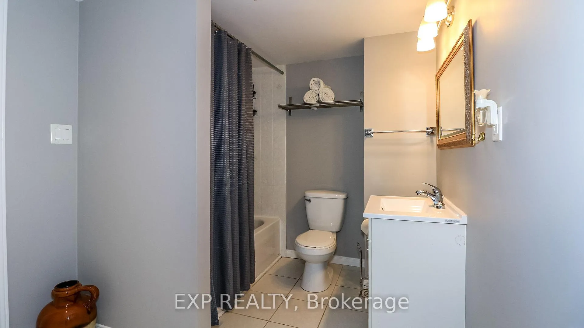 Photo 32 of 10 Westminster Circle, Barrie, Innis-Shore — HOMEH
