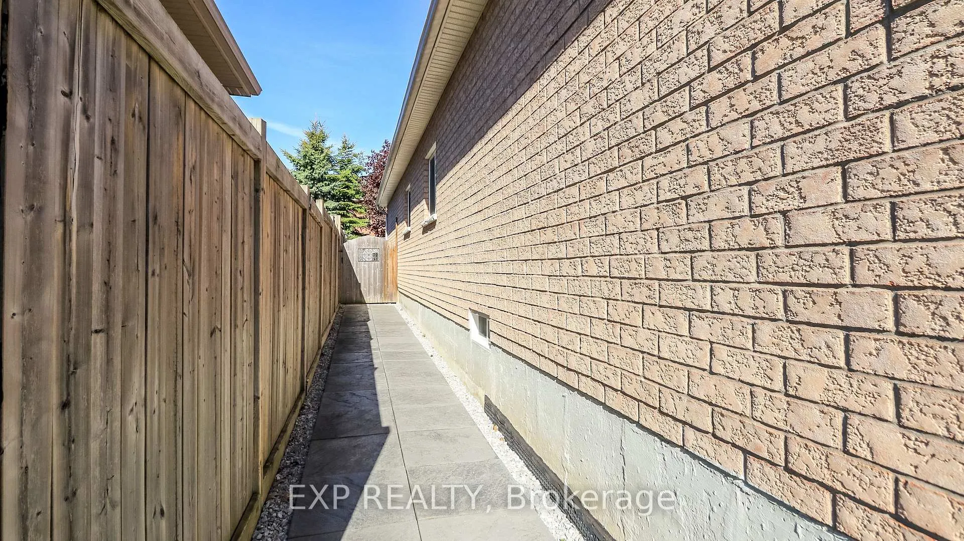 Photo 34 of 10 Westminster Circle, Barrie, Innis-Shore — HOMEH
