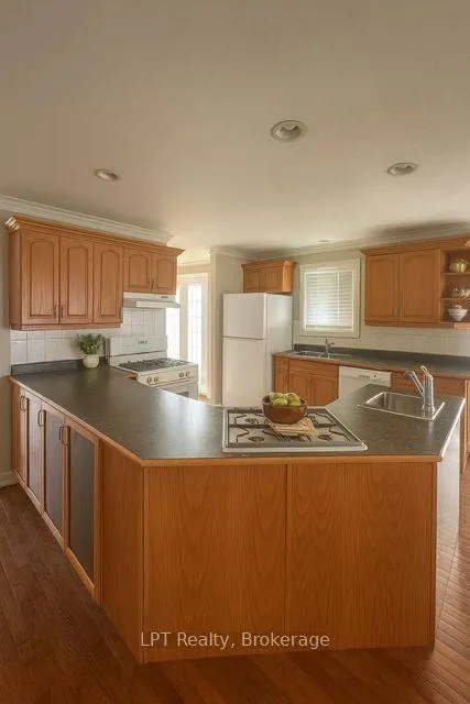 Photo 3 of 680 Trailview Drive, Peterborough, Ashburnham Ward 4 — HOMEH