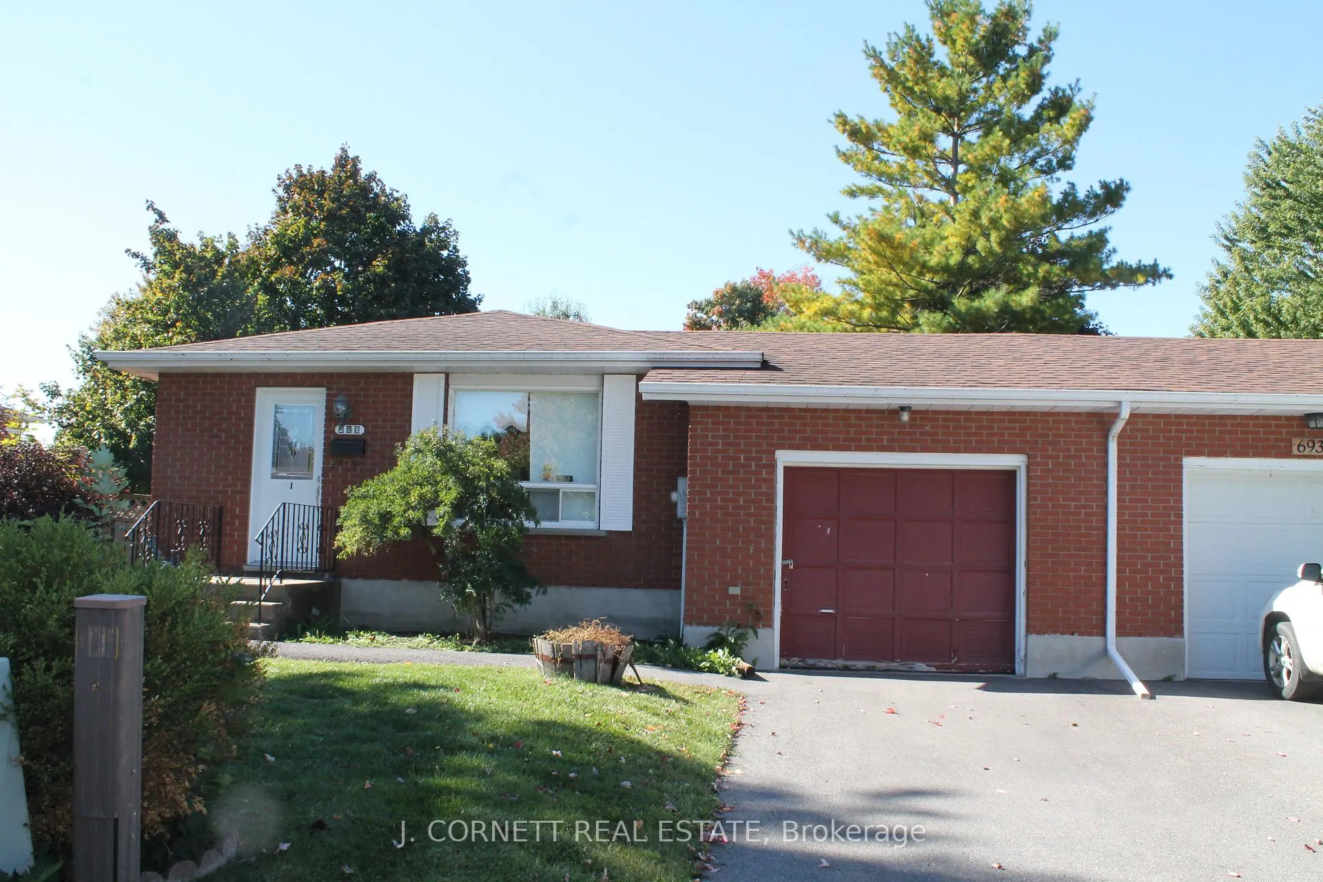 Photo 1 of 689 Champlain Drive E, Cornwall — HOMEH