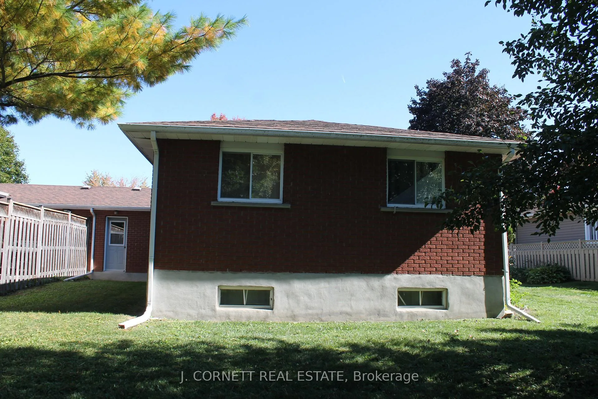 Photo 4 of 689 Champlain Drive E, Cornwall — HOMEH