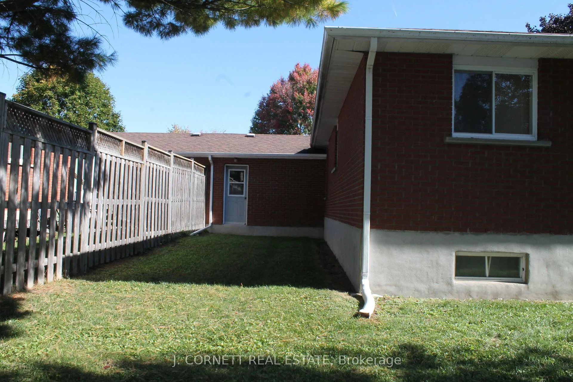 Photo 5 of 689 Champlain Drive E, Cornwall — HOMEH