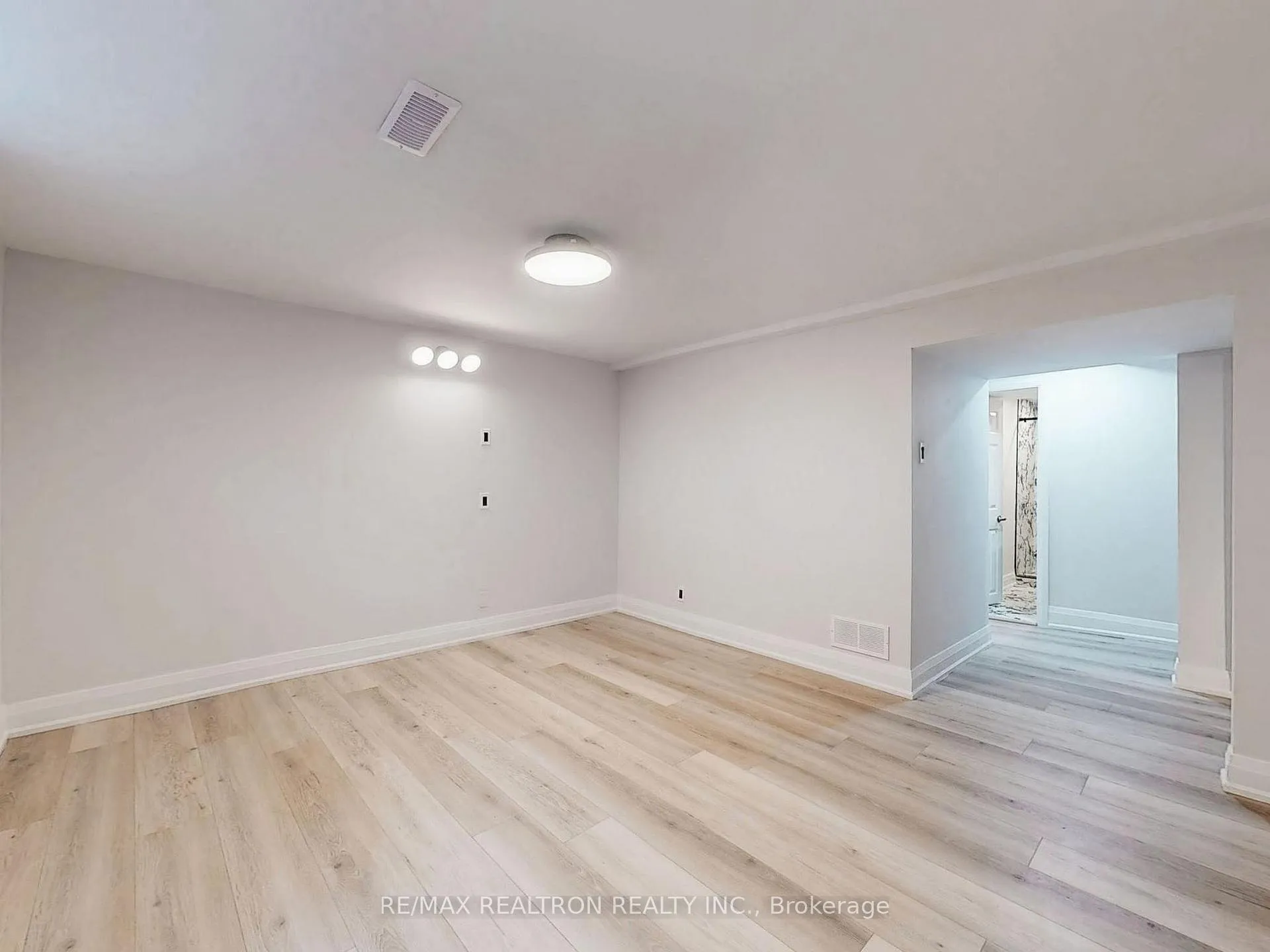 Photo 5 of Unit Bsmt, 28 Blue Spruce Lane, Markham, Royal Orchard — HOMEH