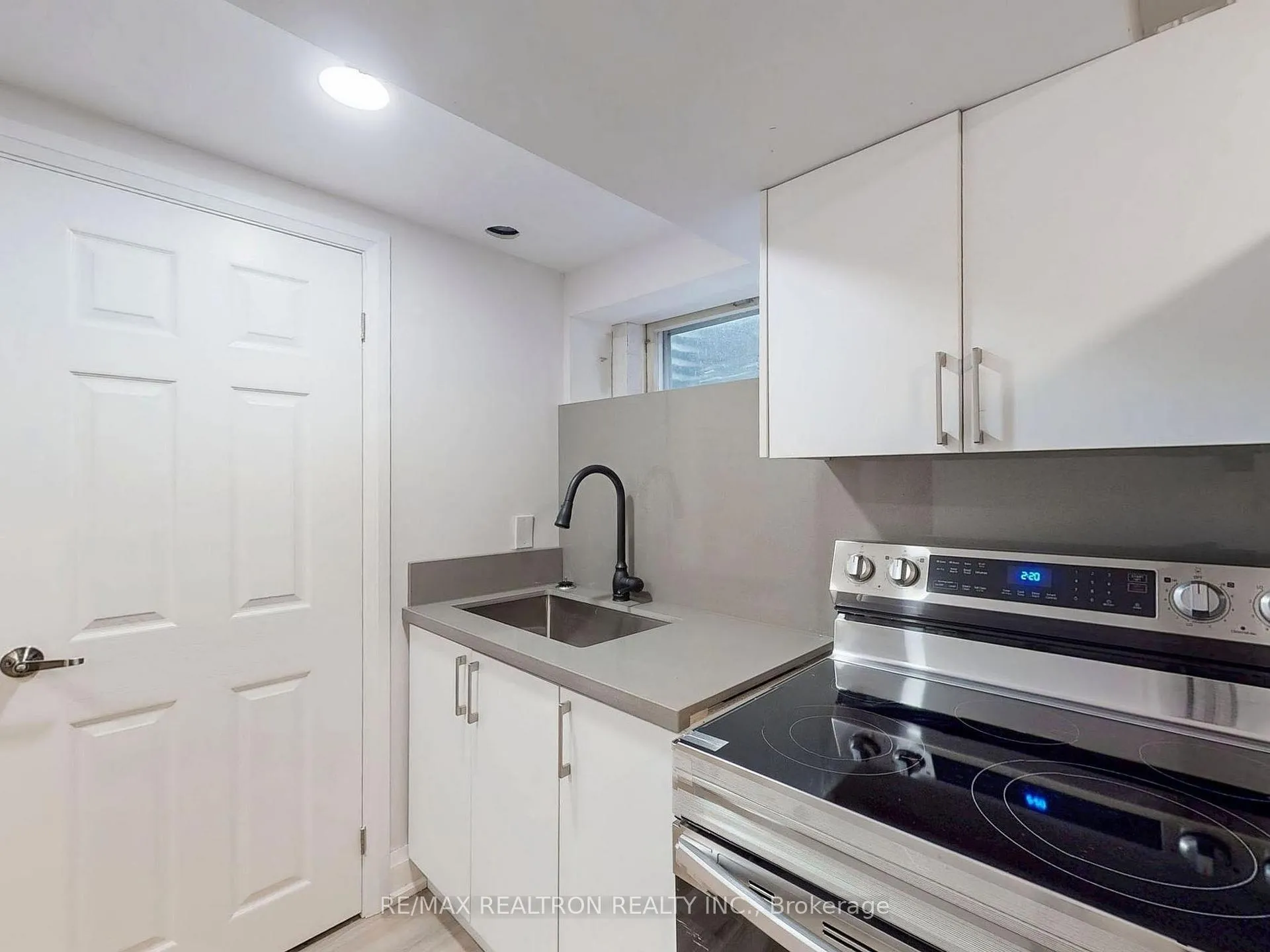 Photo 7 of Unit Bsmt, 28 Blue Spruce Lane, Markham, Royal Orchard — HOMEH