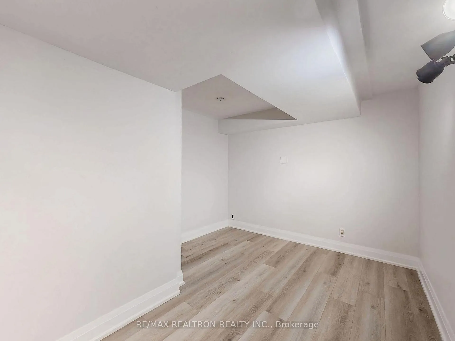 Photo 8 of Unit Bsmt, 28 Blue Spruce Lane, Markham, Royal Orchard — HOMEH