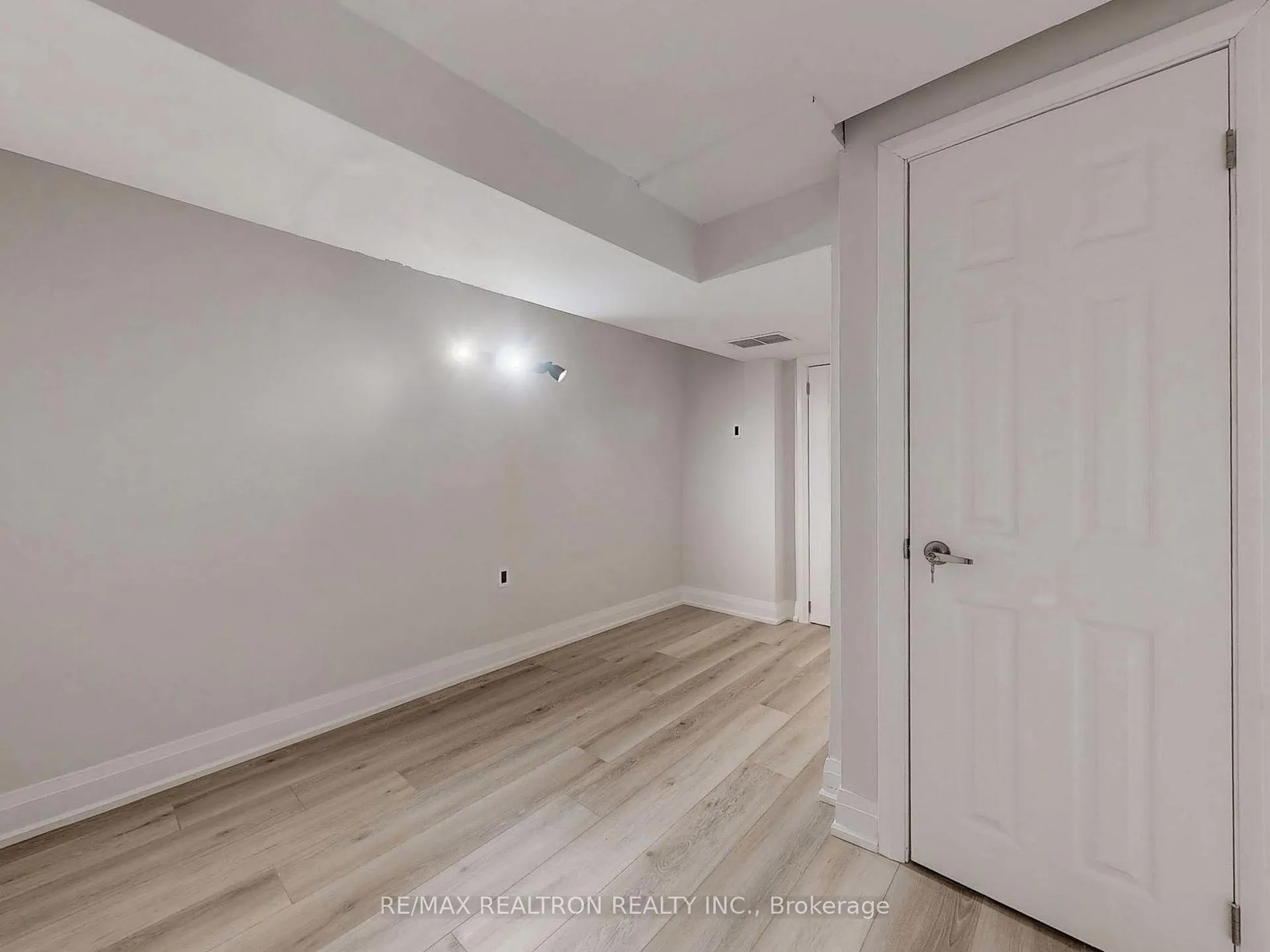 Photo 10 of Unit Bsmt, 28 Blue Spruce Lane, Markham, Royal Orchard — HOMEH