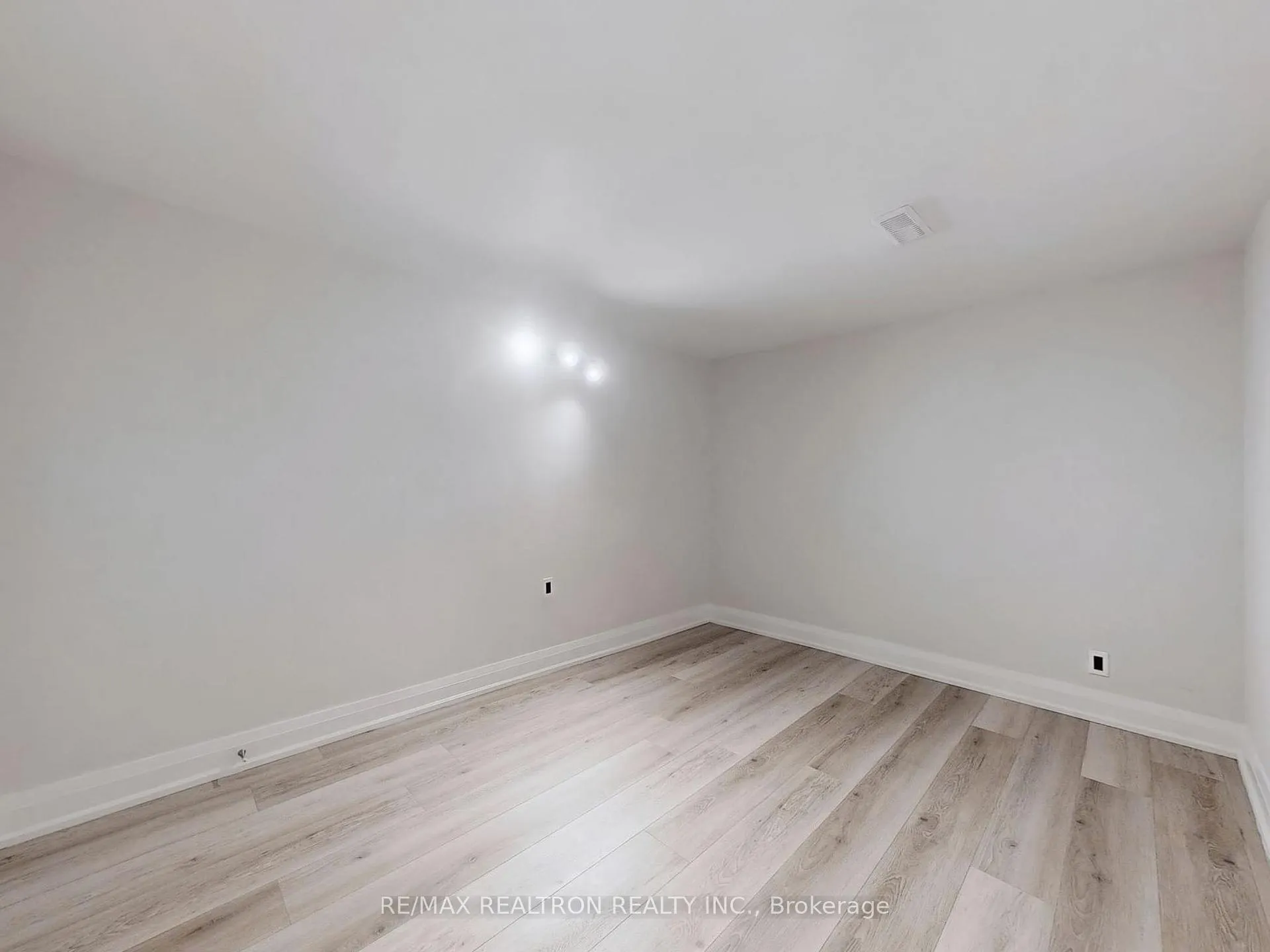 Photo 12 of Unit Bsmt, 28 Blue Spruce Lane, Markham, Royal Orchard — HOMEH